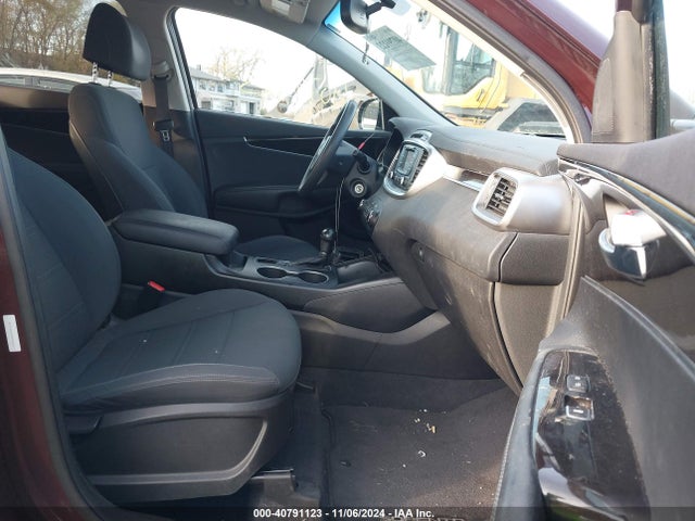 5XYPGDA55HG226617 KIA Sorento 3.3l Lx
