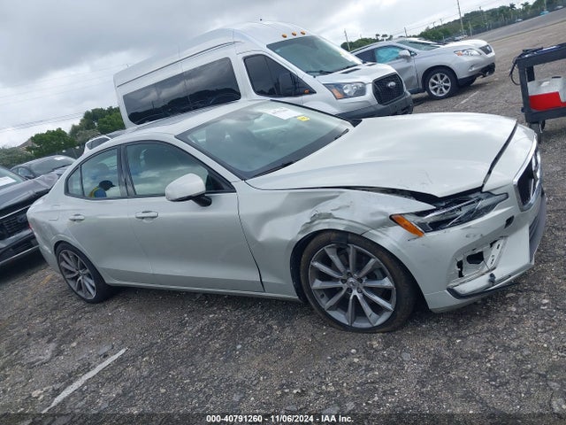 7JR102FK9LG063765 Volvo S60 T5 Momentum