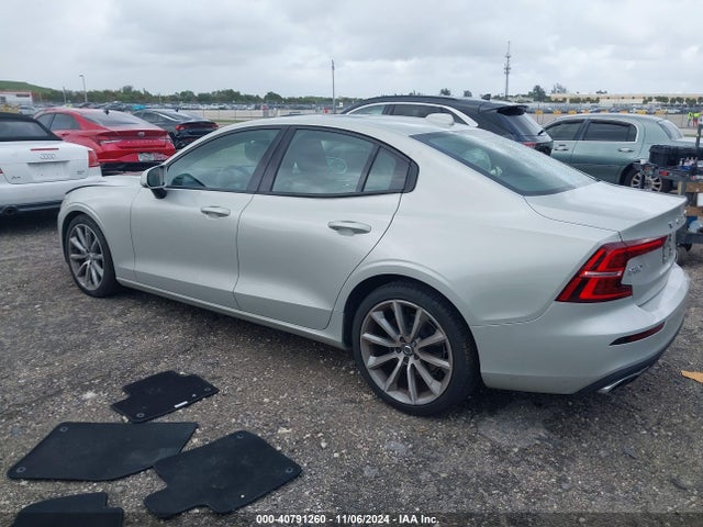 7JR102FK9LG063765 Volvo S60 T5 Momentum
