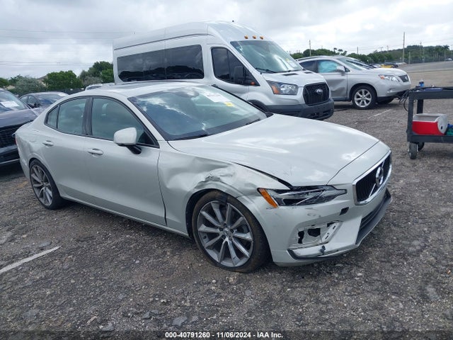 7JR102FK9LG063765 Volvo S60 T5 Momentum