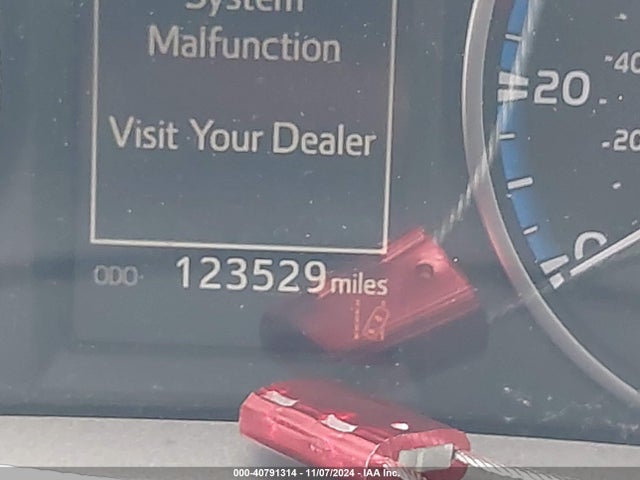 Toyota Rav4 Xle 2018 2T3WFREV0JW481348 Image 16