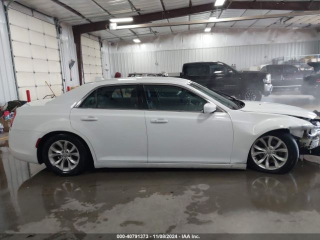 2C3CCAAG1FH930942 Chrysler 300 Limited