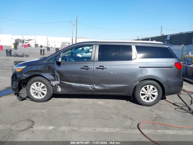 KIA SEDONA LX 2017 KNDMB5C14H6326146 Image 14