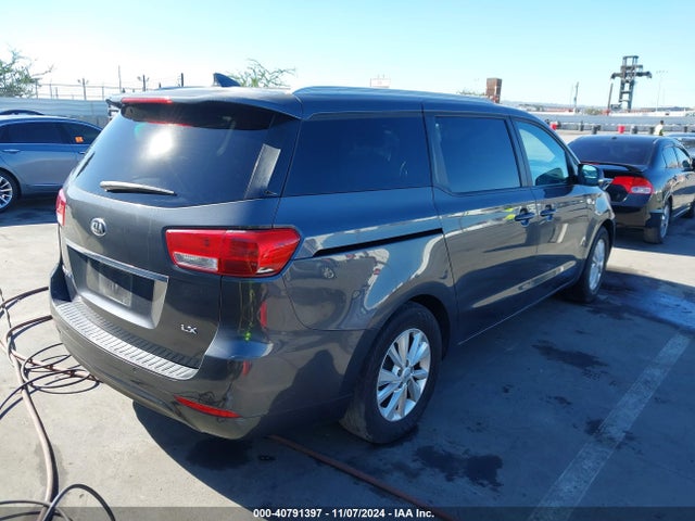 KIA SEDONA LX 2017 KNDMB5C14H6326146 Image 4