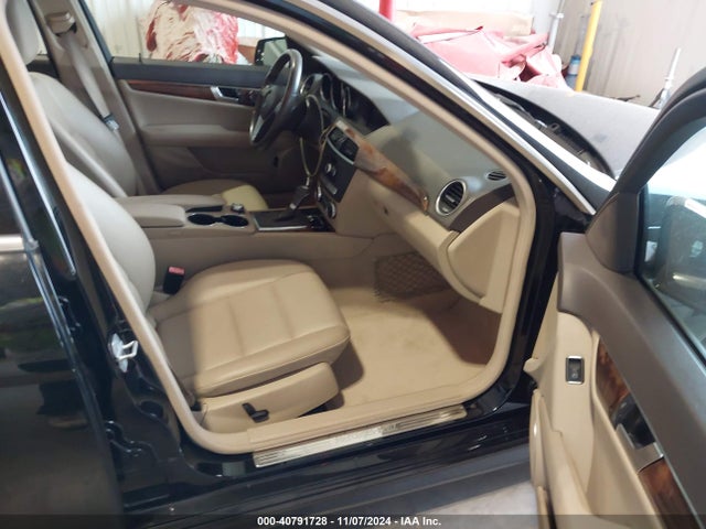 Aukcja sprzedaży 2012 Mercedes-benz C 250 Luxury/sport, vin: WDDGF4HB8CA609383, numer aukcji: 40791728