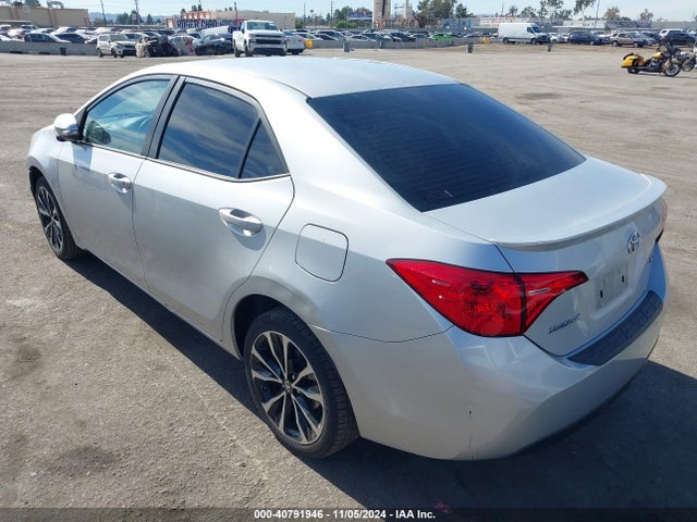 Toyota COROLLA SE 2018 5YFBURHE0JP777397 Image 3