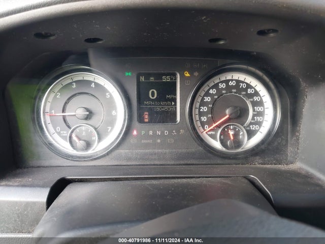 1C6RR7KT1JS112848 RAM 1500 Tradesman  4x4 5'7 Box