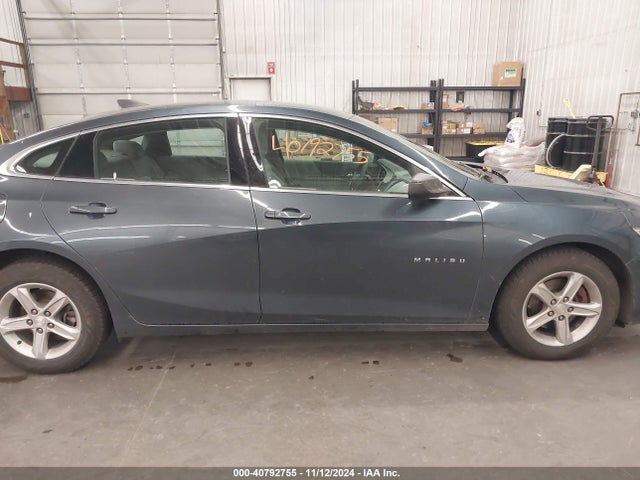 1G1ZC5ST8KF207635 Chevrolet Malibu 1fl