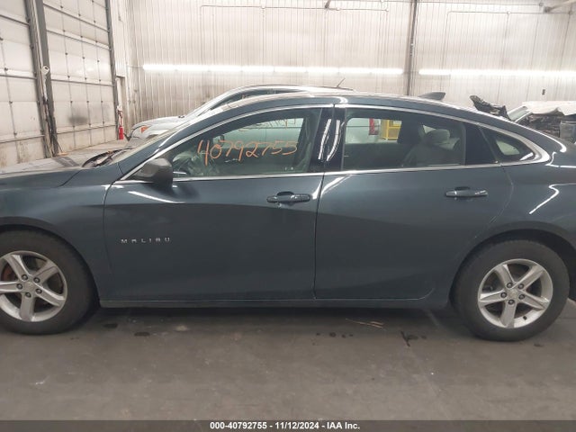 1G1ZC5ST8KF207635 Chevrolet Malibu 1fl