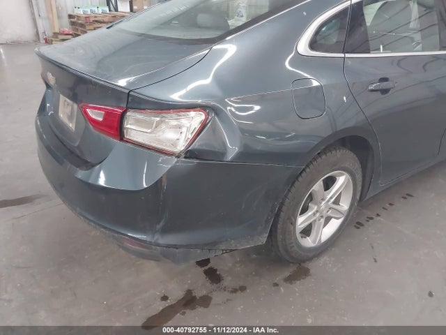 1G1ZC5ST8KF207635 Chevrolet Malibu 1fl