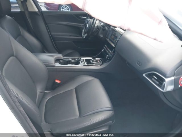 2017 JAGUAR XE SAJAD4BG5HA951778 Photo 4
