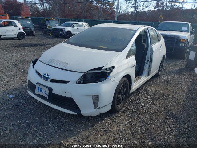 Toyota Prius One 2015 JTDKN3DU1F1899785 Image 2