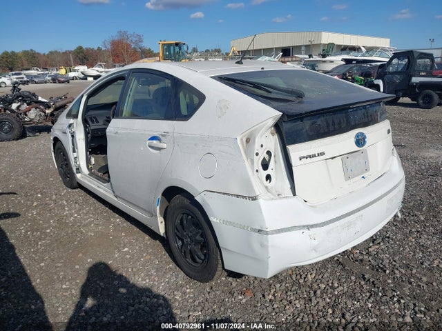 Toyota Prius One 2015 JTDKN3DU1F1899785 Image 3