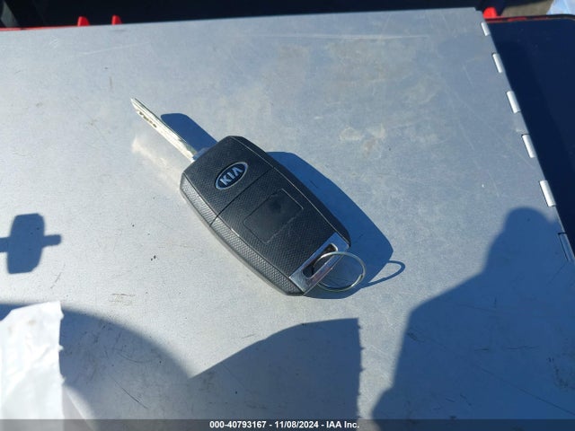 KIA SEDONA LX 2016 KNDMB5C12G6197872 Image 11