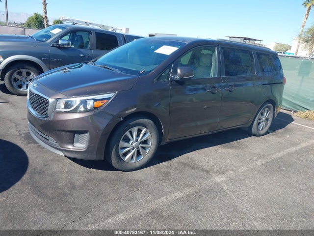KIA SEDONA LX 2016 KNDMB5C12G6197872 Image 2