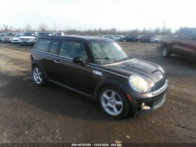 2009 MINI COOPER S CLUBMAN WMWMM335X9TP90155 Photo 0