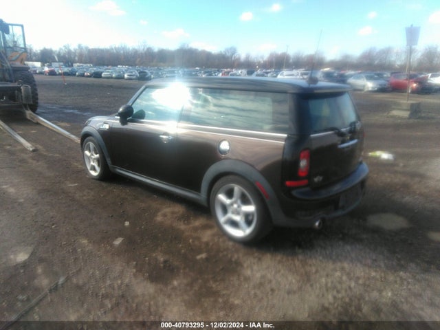 2009 MINI COOPER S CLUBMAN WMWMM335X9TP90155 Photo 2