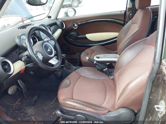 2009 MINI COOPER S CLUBMAN WMWMM335X9TP90155 Photo 4