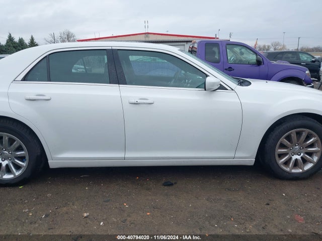Chrysler 300 2014 2C3CCAAG7EH355437 Image 13