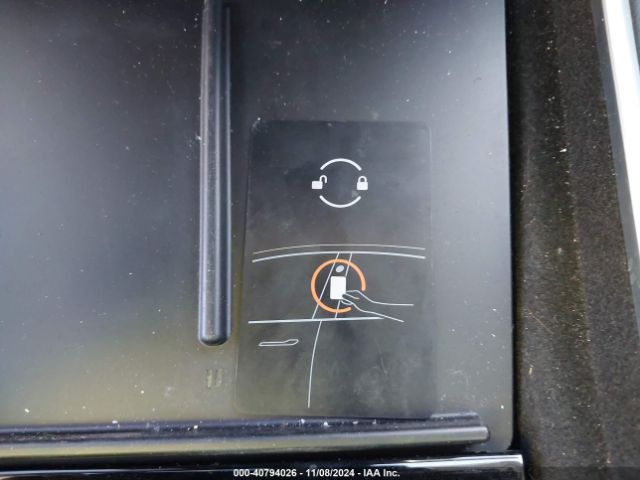 5YJ3E1EB3KF421889 Tesla 2019