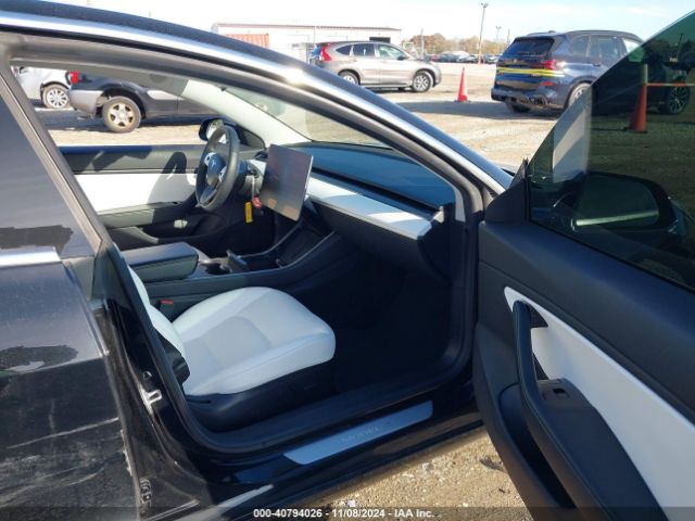 5YJ3E1EB3KF421889 Tesla 2019