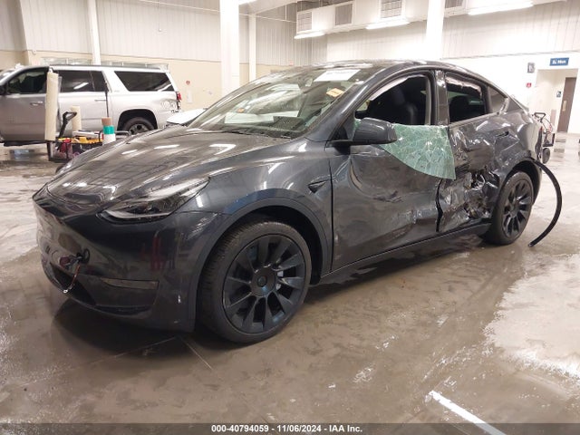 2024 TESLA MODEL Y 7SAYGDEE5RA284010 Photo 1