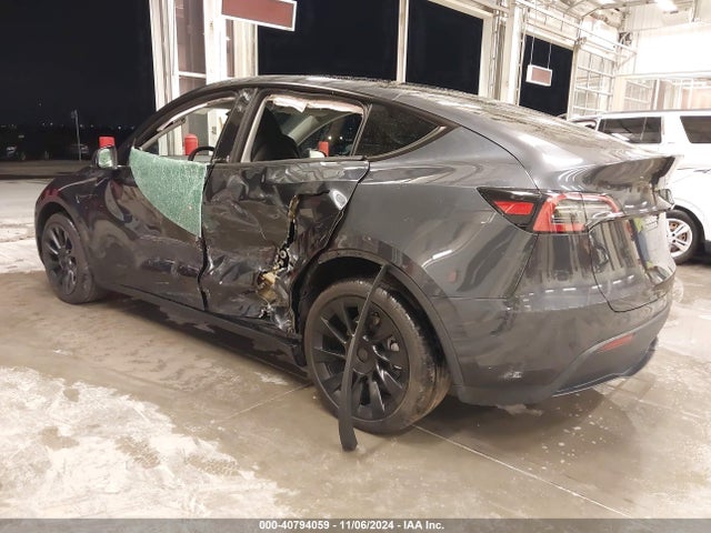 2024 TESLA MODEL Y 7SAYGDEE5RA284010 Photo 2