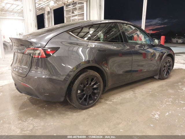 2024 TESLA MODEL Y 7SAYGDEE5RA284010 Photo 3