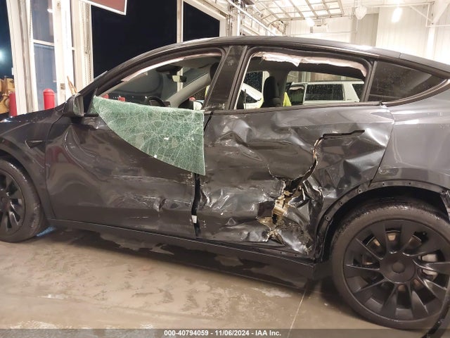 2024 TESLA MODEL Y 7SAYGDEE5RA284010 Photo 5