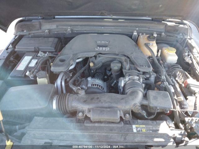 1C4HJXDG0JW151788 Jeep Wrangler Unlimited Sport 4x4