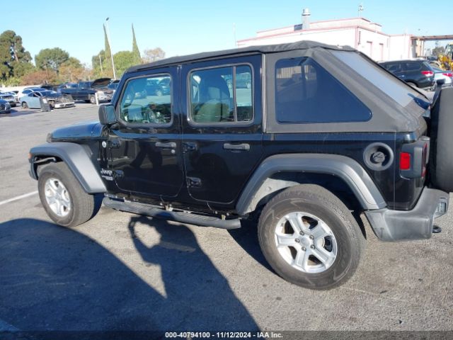 1C4HJXDG0JW151788 Jeep Wrangler Unlimited Sport 4x4