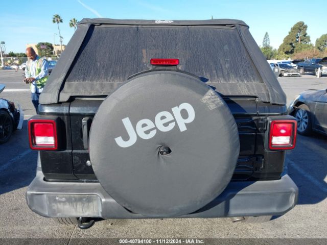 1C4HJXDG0JW151788 Jeep Wrangler Unlimited Sport 4x4