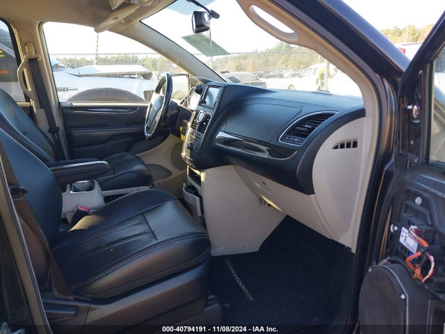 2C4RC1BG3ER472172 Chrysler Town & Country Touring