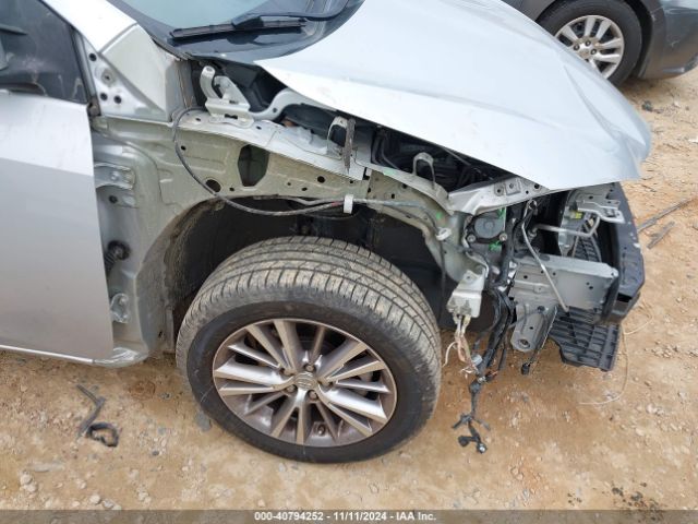 2T1BURHE8FC437440 Toyota Corolla Le Premium