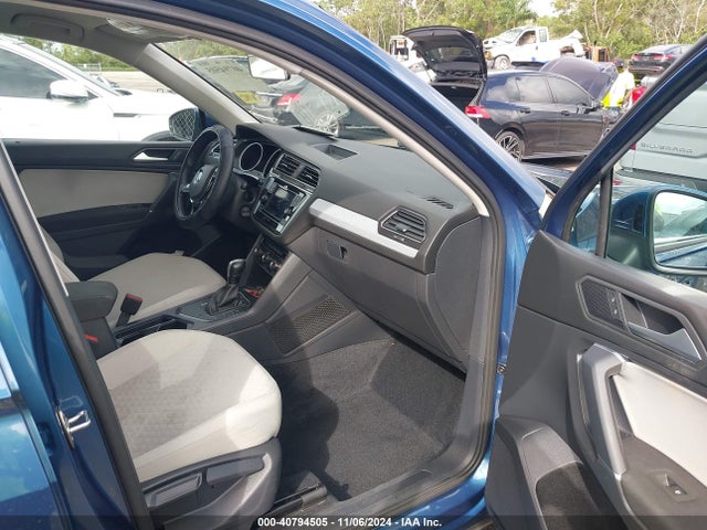 3VV1B7AX7LM140570 Volkswagen Tiguan 2.0t S