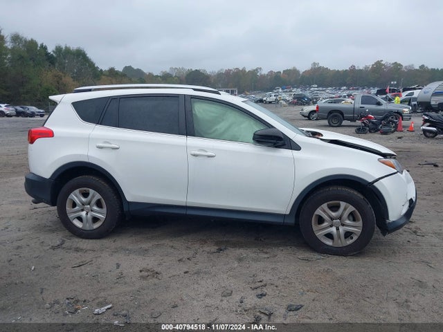 JTMZFREV9FD068894 Toyota RAV4 LE