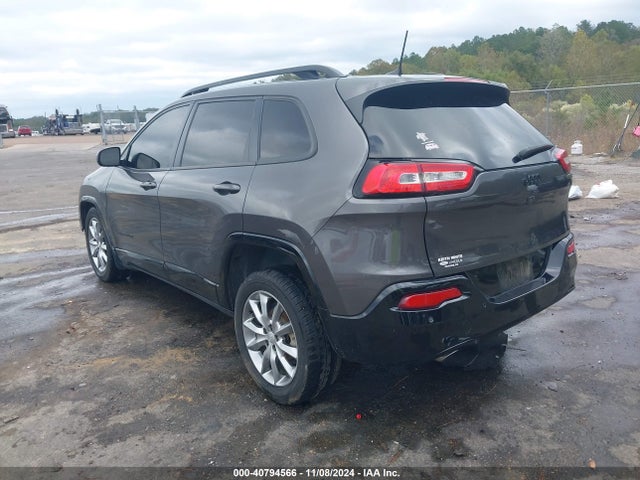1C4PJLCB8JD587827 Jeep Cherokee Latitude Tech Connect Fwd