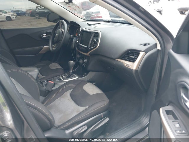 1C4PJLCB8JD587827 Jeep Cherokee Latitude Tech Connect Fwd