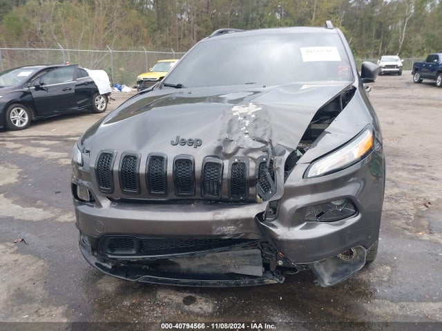 1C4PJLCB8JD587827 Jeep Cherokee Latitude Tech Connect Fwd