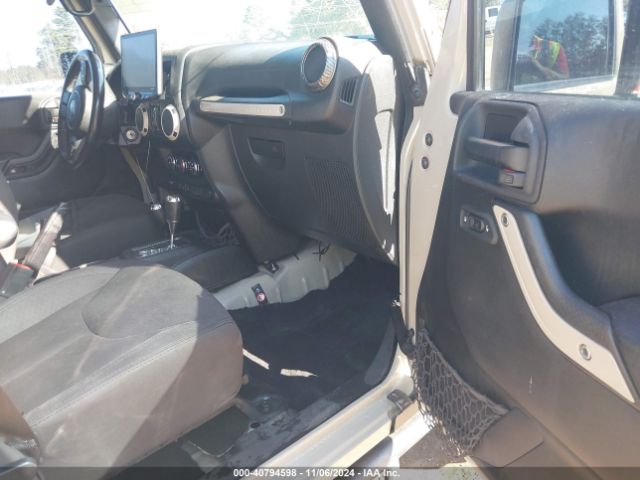 1C4BJWDG0HL584118 Jeep Wrangler Unlimited Sport 4x4
