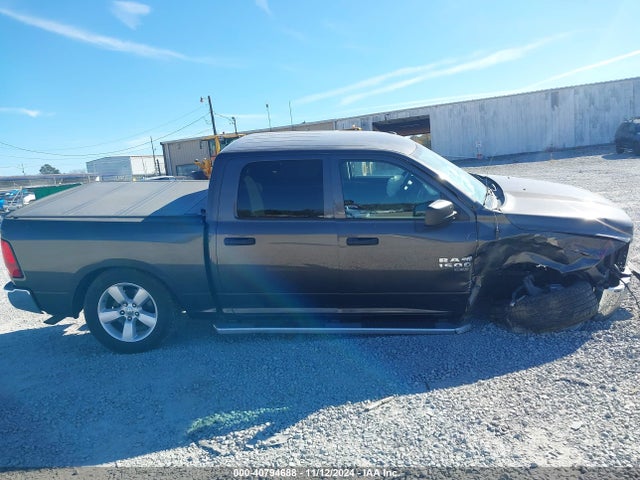 3C6RR6KG3NG172835 RAM 1500 Classic Tradesman  4x2 5'7 Box