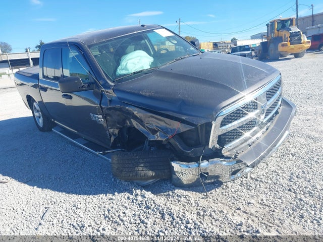 3C6RR6KG3NG172835 RAM 1500 Classic Tradesman  4x2 5'7 Box