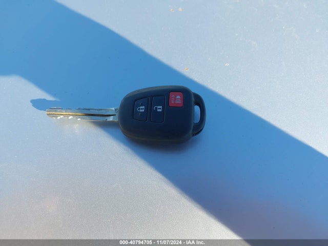 Toyota Prius C Two 2014 JTDKDTB33E1567455 Image 11