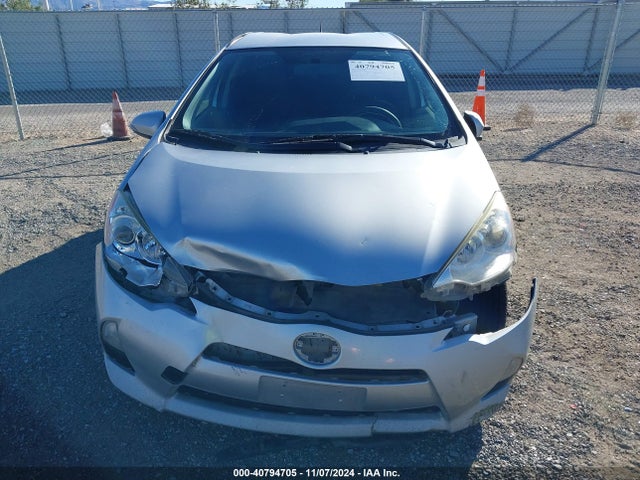 JTDKDTB33E1567455 Toyota Prius C Two