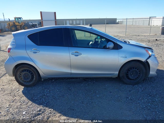Toyota Prius C Two 2014 JTDKDTB33E1567455 Image 13