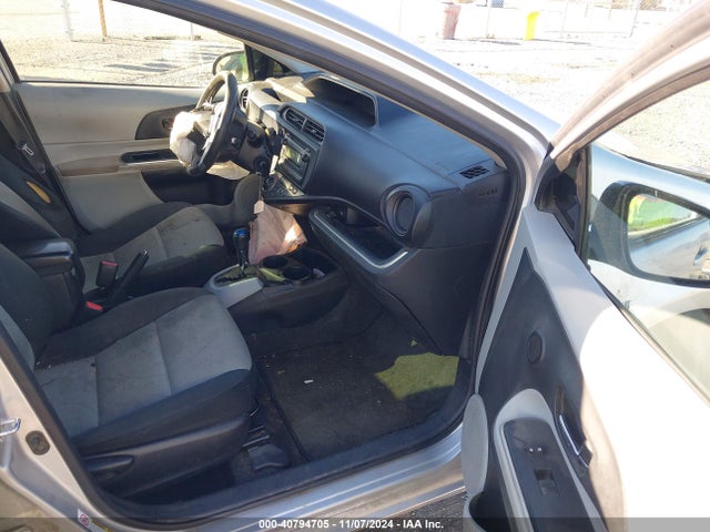 JTDKDTB33E1567455 Toyota Prius C Two