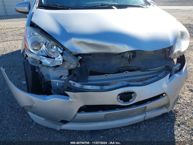 JTDKDTB33E1567455 Toyota Prius C Two