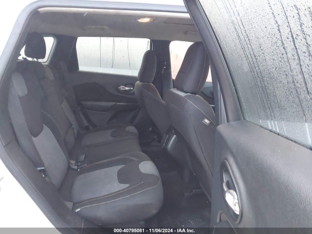 1C4PJMAB3GW193058 Jeep Cherokee Sport