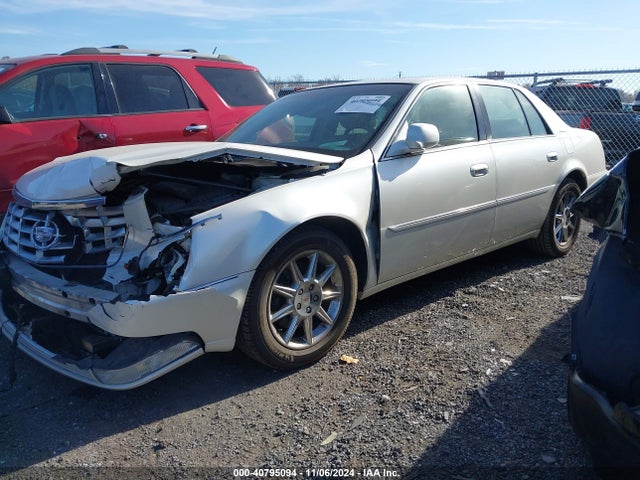 2011 CADILLAC DTS 1G6KD5E63BU139979 Photo 1