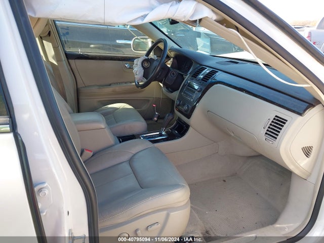 2011 CADILLAC DTS 1G6KD5E63BU139979 Photo 4